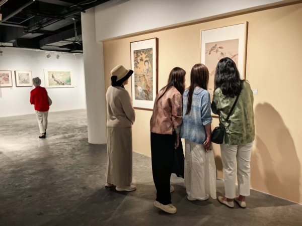 满瑞网 “彼∙此”万芾师生工笔画作品展亮相宝山国际民间艺术博览馆